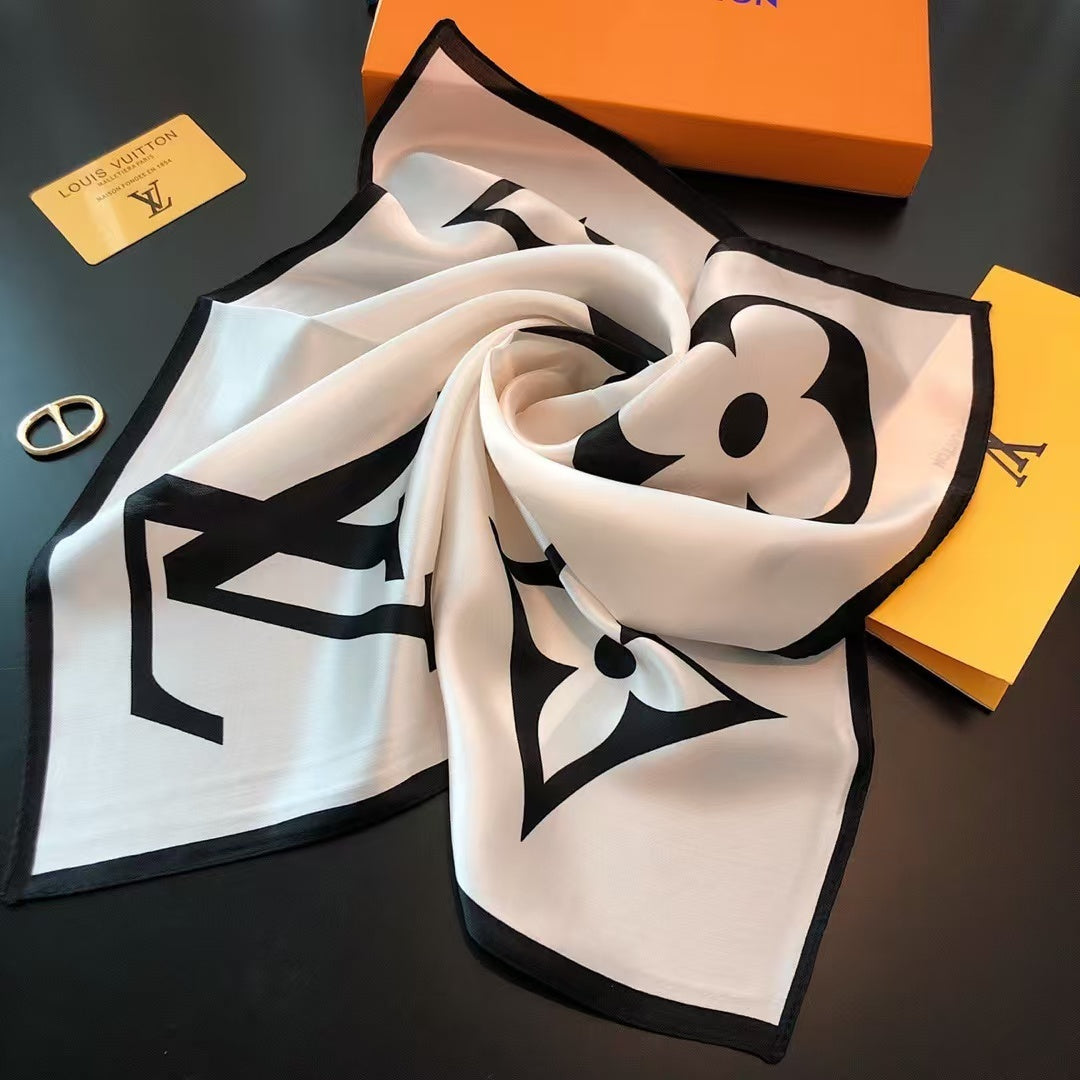 Foulard L*uis V*uitton