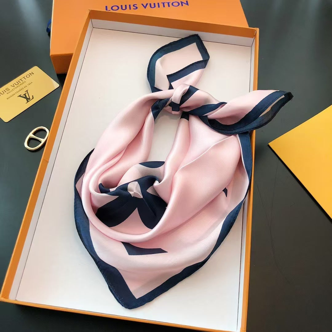 Foulard L*uis V*uitton