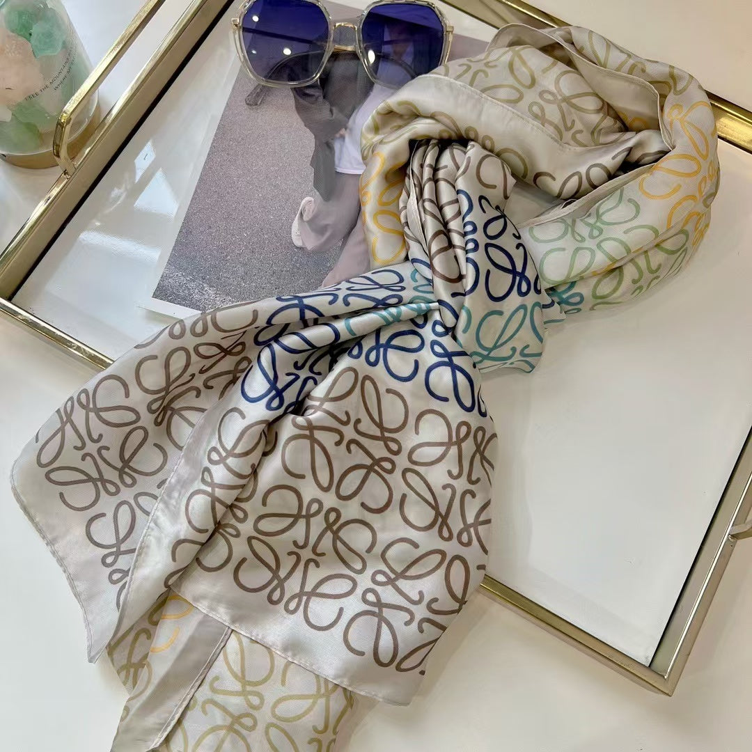 Foulard Lo*we